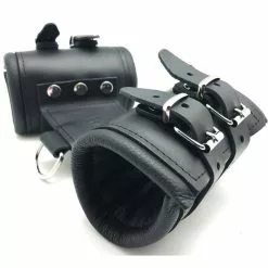 The Red Doubles Menottes Pour Poignets -GODES EN SILICONE Soldes doubles menottes pour poignets 3