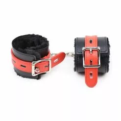 Generique Menottes Avec Fourrure Noires-Rouges -GODES EN SILICONE Soldes menottes avec fourrure noires rouges 3