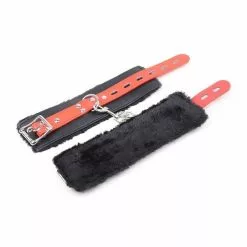 Generique Menottes Avec Fourrure Noires-Rouges -GODES EN SILICONE Soldes menottes avec fourrure noires rouges 4