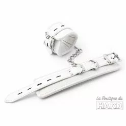 BDSMaster Menottes De Poignets Cuff Bomb Blanches 16 BDSMaster Menottes De Poignets Cuff Bomb Blanches -GODES EN SILICONE Soldes menottes de poignets cuff bomb blanches 4