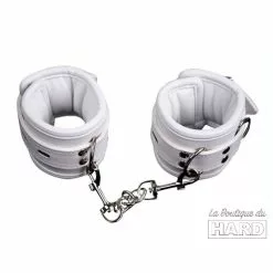 BDSMaster Menottes De Poignets Cuff Bomb Blanches 17 BDSMaster Menottes De Poignets Cuff Bomb Blanches -GODES EN SILICONE Soldes menottes de poignets cuff bomb blanches 5