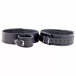 The Red Menottes De Retenue En Cuir Cuisses-Mains 15 The Red Menottes De Retenue En Cuir Cuisses-Mains -GODES EN SILICONE Soldes menottes de retenue en cuir cuisses mains 10