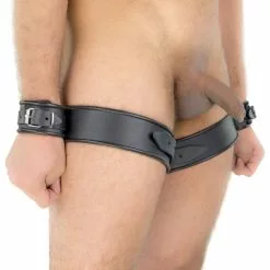 The Red Menottes De Retenue En Cuir Cuisses-Mains 17 The Red Menottes De Retenue En Cuir Cuisses-Mains -GODES EN SILICONE Soldes menottes de retenue en cuir cuisses mains 12