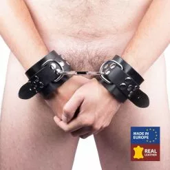 The Red Menottes En Cuir Ultra Noires