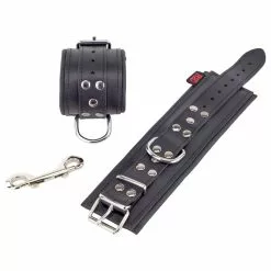 The Red Menottes Rembourrées En Cuir Pour Les Poignets Noir 10 The Red Menottes Rembourrées En Cuir Pour Les Poignets Noir -GODES EN SILICONE Soldes menottes rembourrees en cuir pour les poignets noir 2